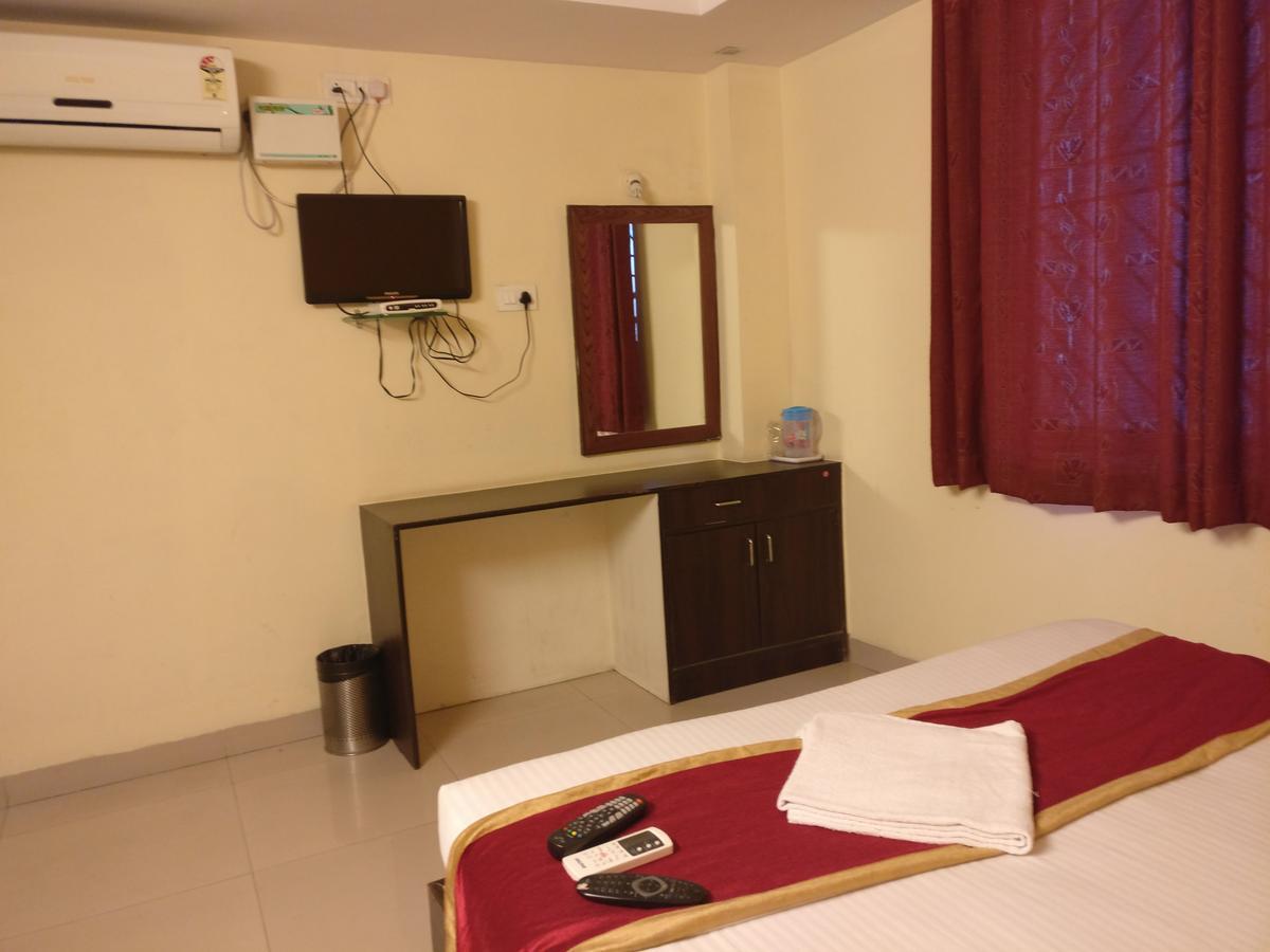 Hotel Skyland Bangalore Bagian luar foto